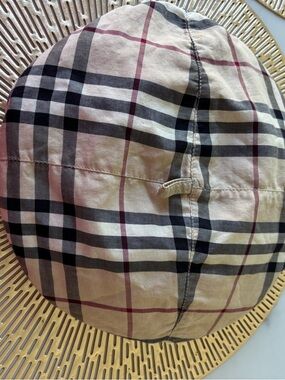 Burberry reversible Plaid Hat in Beige